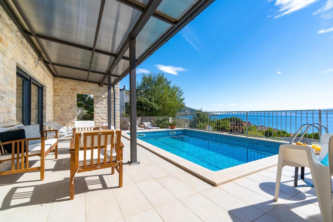 Villa Oslo - Luxury Place With Sea Views & Heated Pool, 300M Far From Sandy Beach 오미스 외부 사진